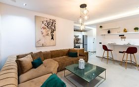 Stylish & Chic Flat - Best Place - New Building